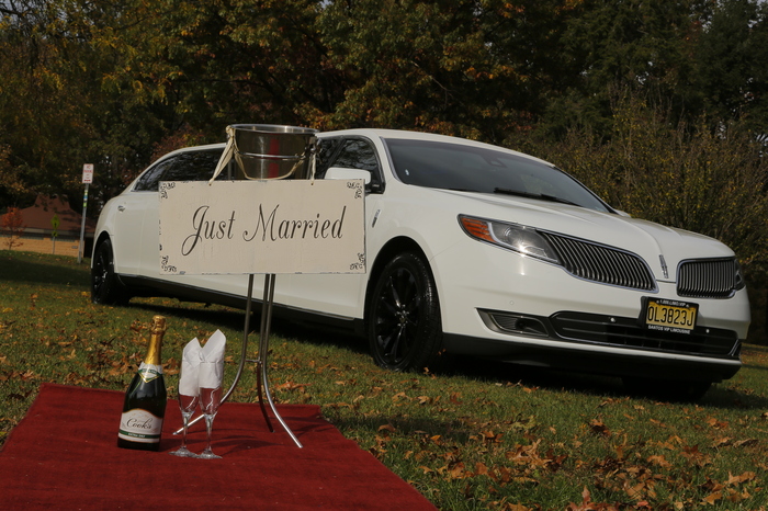 Lincoln MKS Limo 10P by Santos VIP Limousine | New Jersey Weddings