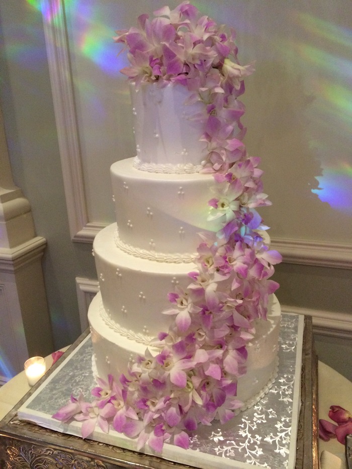 Flowers on Wedding Cakes by Amaryllis Event Decor